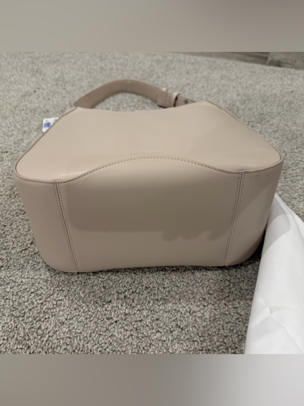 Lululemon NWT Leather Alternative Shoulder Bag Cashew 8L - Picture 5 of 12